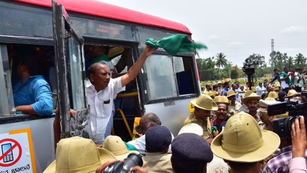 Farmers Protest At Mandya Against Cauvery Water Release To Tamil Nadu