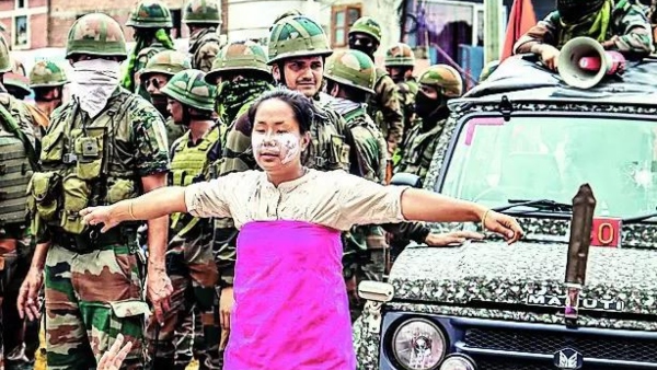 manipur-violence-mob-loots-assault-rifles manipur-violence-mob-loots-assault-rifles