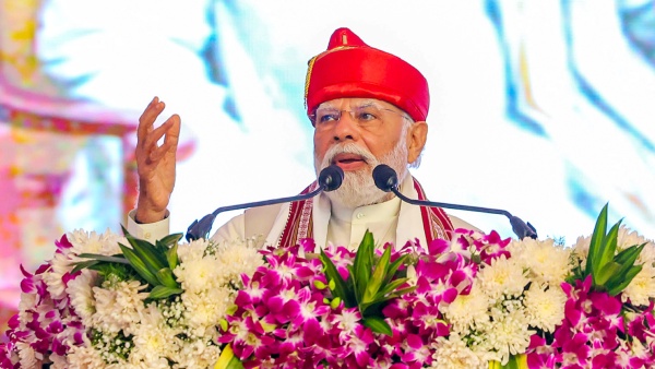 PM Modi Slams Congress Regimes in Karnataka and Rajasthan for Development