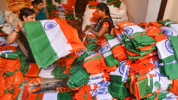 national-flag-to-home-through-post