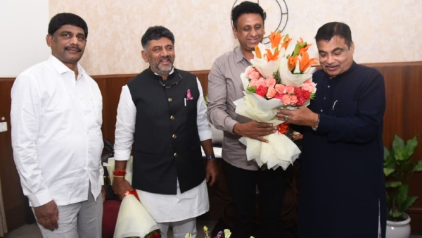 Traffic Issue In Bengaluru DK Shivakumar Meets Nitin Gadkari