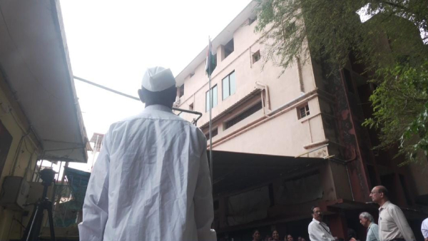 old-man-hoisted-the-national-flag