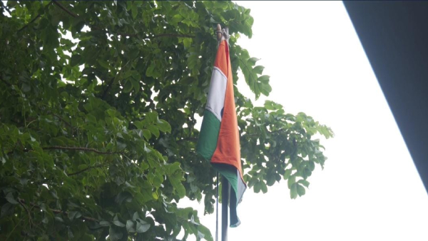 old-man-hoisted-the-national-flag