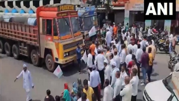  Maharashtra: Onion Farmers Protest Against Central 40% Export Duty In Nashik