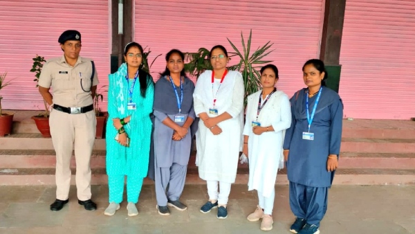 pink-railway-station-operated-by-women