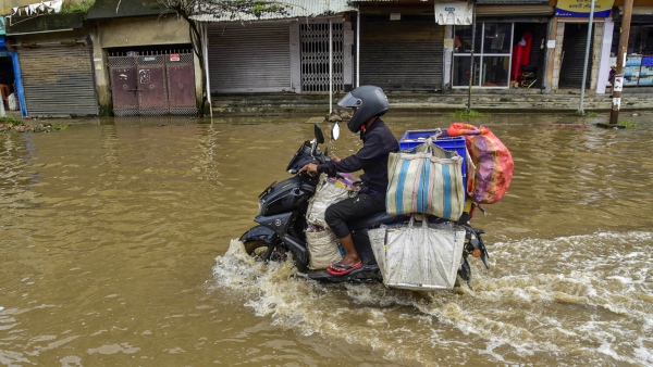  Karnataka Rain : Likelihood of Rain with Isolated Thunderstorms and Lightning Across the State