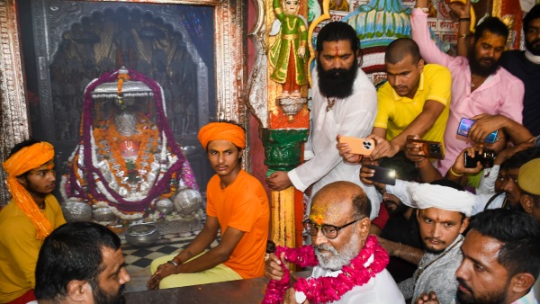 Rajnikanth Visited Ayodhya Offering Prayers 