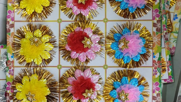 Raksha Bandhan 2023: Women gather to buy various rakhis in the market Raksha Bandhan 2023: Women gather to buy various rakhis in the market