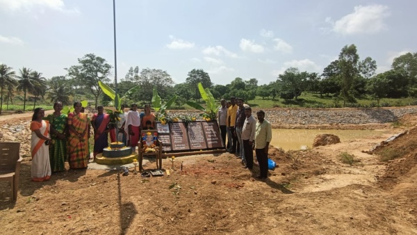 Independence Day 2023: Flag Hoisting on bank of Amrit sarovar lake in Magadi Independence Day 2023: Flag Hoisting on bank of Amrit sarovar lake in Magadi