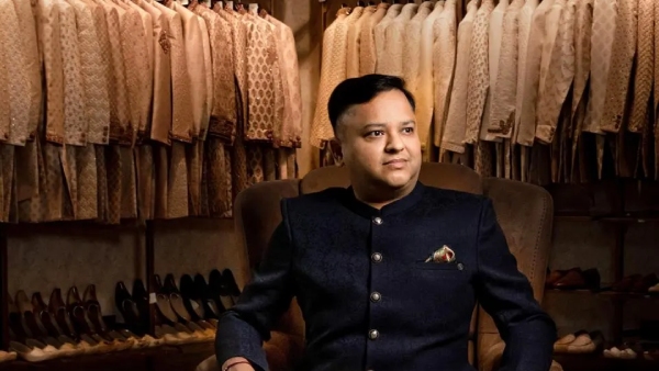 A salesman who used to sell kurtas and pajamas now owns a Rs 28,014 crore company. 
