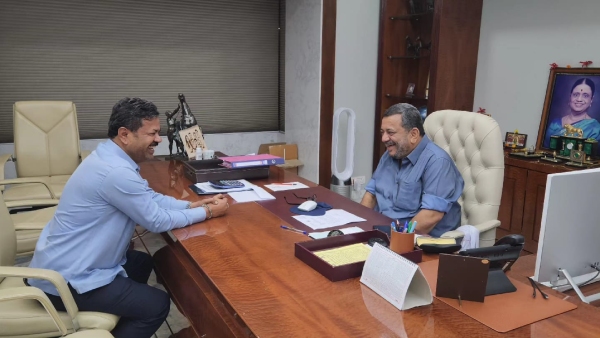 operation hasta: BJP Leader MP Renukacharya met Congress minister SS Mallikarjun