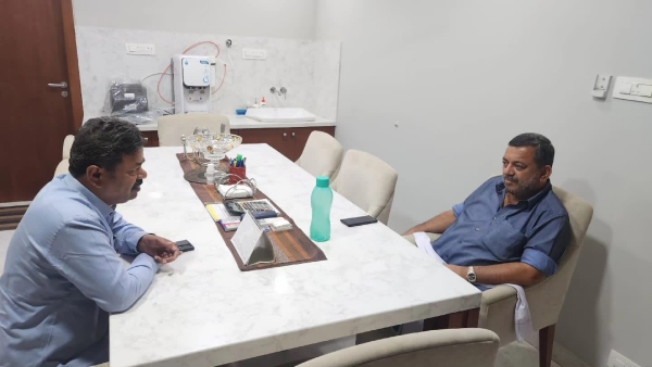 operation hasta: BJP Leader MP Renukacharya met Congress minister SS Mallikarjun