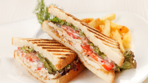 Italy: 182 rupees to cut a sandwich in half- Tourist shocked to find the bill! Italy: 182 rupees to cut a sandwich in half- Tourist shocked to find the bill!