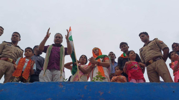 seema-haider-celebrated-by-hoisting-the-indian-flag