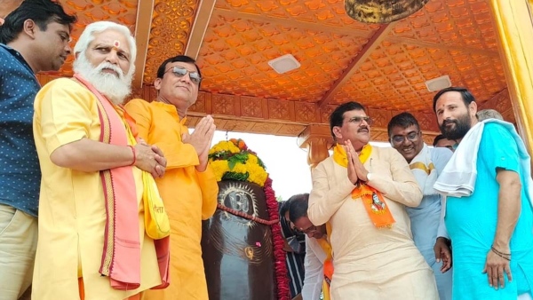 Ayodhyas Ram temple : Narmadeshwar Shivlings grand welcome unite Hindu-Muslim devotees