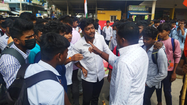 students-protest-against-government-shakthi-scheme