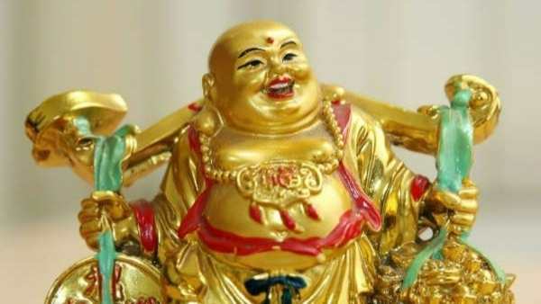 Vastu tips where to place laughing buddha for luck and prosperity at home in kannada