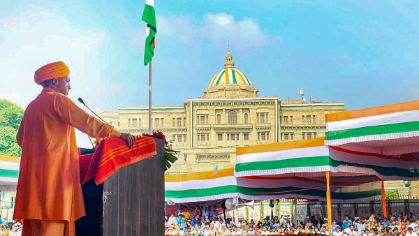 yogi-adityanath-paid-tribute