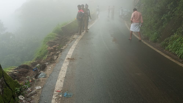 Two accidents near Charmadi ghat Two accidents near Charmadi ghat