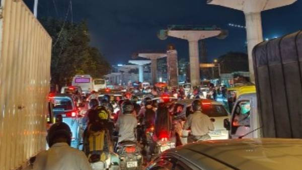 Wednesday Bengaluru Have Witnessed Massive Traffic In ORR, Motorist Takes 3 Hours For 1.5km