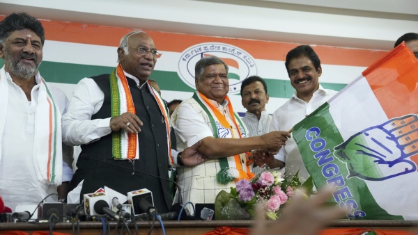 ‘BJP fighting for survival in Karnataka’: Jagadish Shettar dares BL Santhosh to poach Congress MLAs