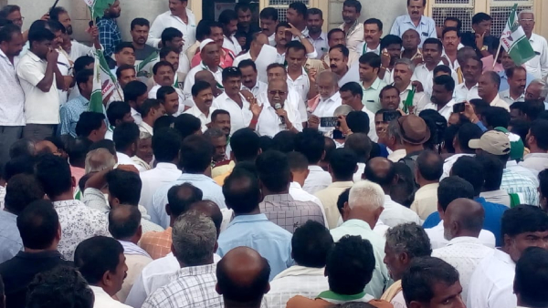 cauvery-dispute-jds-staged-huge-protest-in-mandya