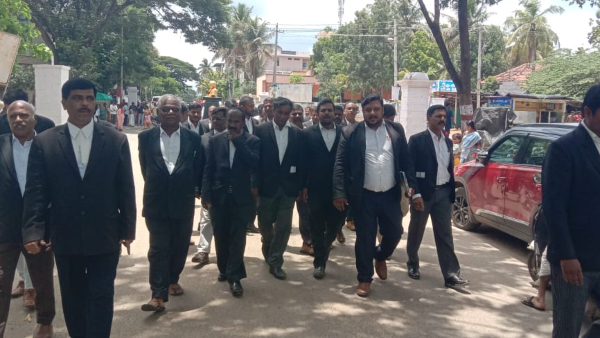 Discover how protest going on in Karnataka for Cauvery