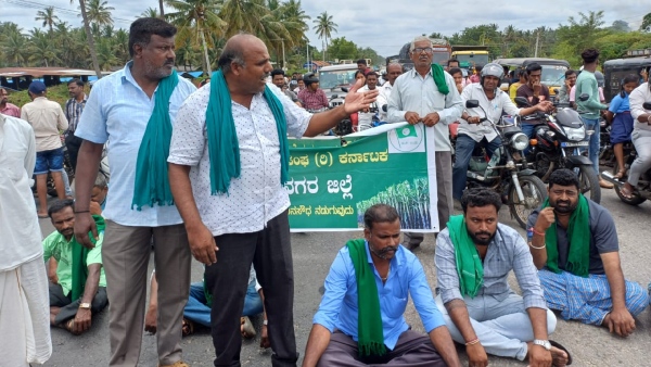 Cauvery water release to Tamil Nadu: Farmers protest in Chamarajanagar against Supreme court Order