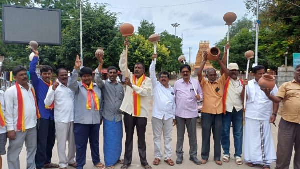 Cauvery Dispute: Kannada organizations activists protest in Chamarajanagar against SC order