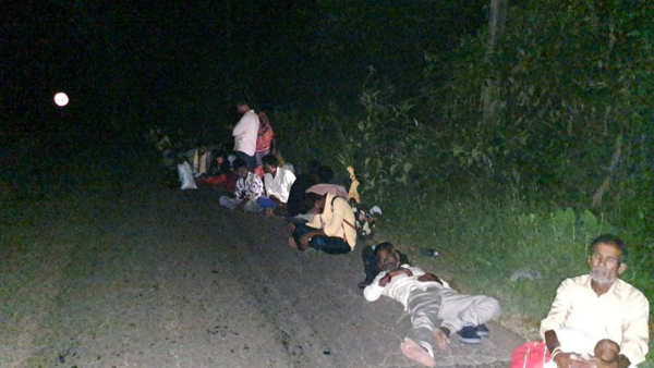 Ksrtc bus breaks down latenight near charmadi ghat, What did passengers do for help?