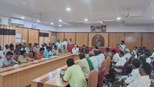 Should Release water from Bhadra Dam to save crops: Davanagere district farmers demand 