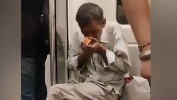 Man Smokes in Delhi Metro: Video Goes Viral