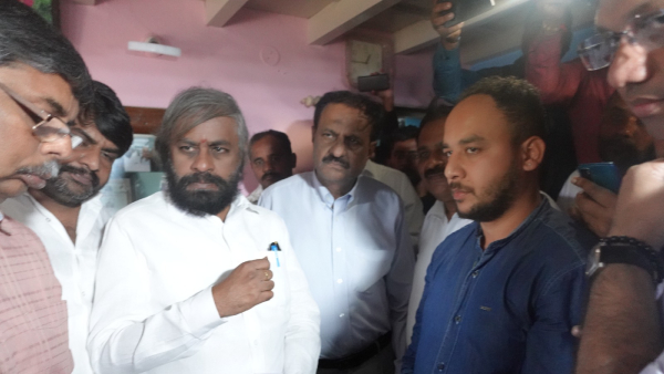 Minister Eshwar Khandre Visits The House Of Venkatesh, Who Died In An Elephant Attack Minister Eshwar Khandre Visits The House Of Venkatesh, Who Died In An Elephant Attack