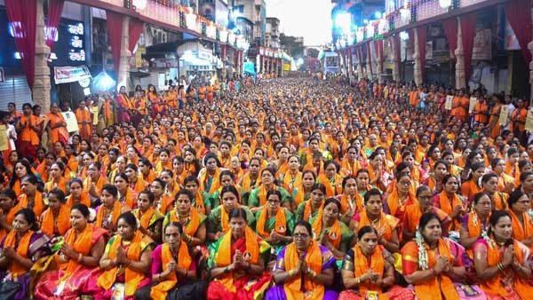 Pune: Special worship by women at Halwai Ganapati temple on the occasion of Ganesh Chaturthi Pune: Special worship by women at Halwai Ganapati temple on the occasion of Ganesh Chaturthi