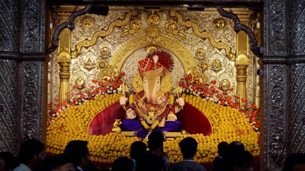 Pune: Special worship by women at Halwai Ganapati temple on the occasion of Ganesh Chaturthi Pune: Special worship by women at Halwai Ganapati temple on the occasion of Ganesh Chaturthi