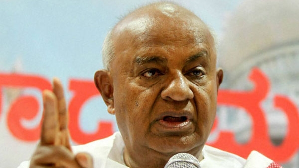 hd-deve-gowda-cries-during-press-meet