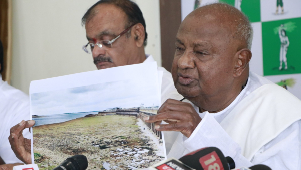 JDS HD Deve Gowda Has Said Karnataka Issues To Central Minister Amit Shah and Slams on Congress
