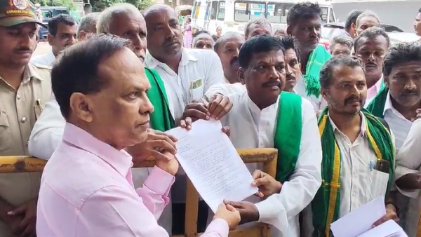 Union Minister Pralhad Joshi Office Besieged By Farmers At Hubballi Union Minister Pralhad Joshi Office Besieged By Farmers At Hubballi