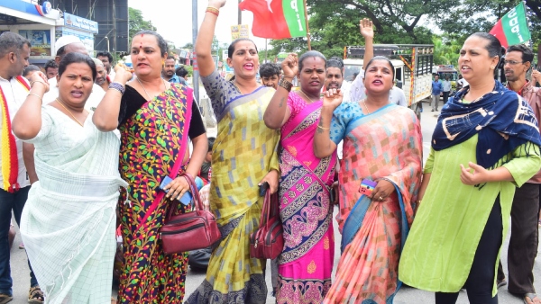 Karnataka bandh: Actor Darshans fans and Transgenders support for Karnataka Bandh in Mandya Karnataka bandh: Actor Darshans fans and Transgenders support for Karnataka Bandh in Mandya