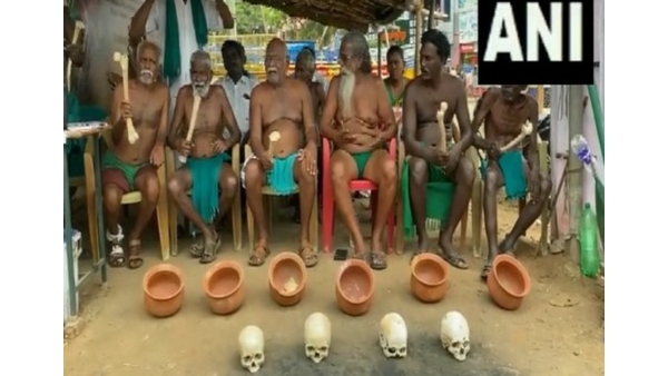 Innovative protest by Tamil Nadu farmers for Cauvery