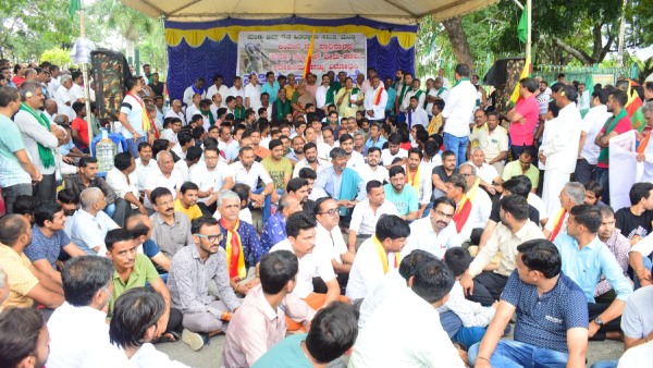 Cauvery Dispute: Good Response For Karnataka Bandh At Mandya