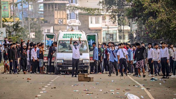 Manipur violence: Mob Tries To Attack Chief Ministers Family House In Imphal Manipur violence: Mob Tries To Attack Chief Ministers Family House In Imphal