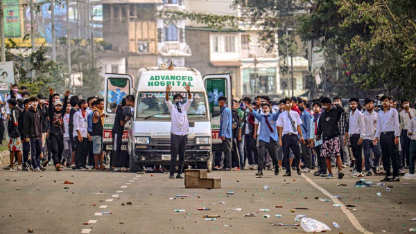 Manipur Violence: protests rock Imphal, DC office vandalised, 2 vehicles torched Manipur Violence: protests rock Imphal, DC office vandalised, 2 vehicles torched