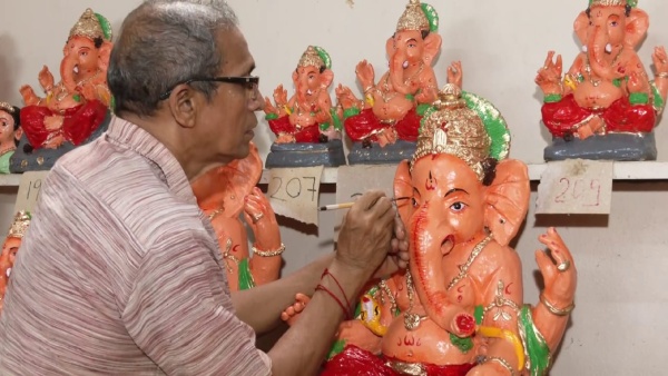 One Family From Mangaluru Making Ganesh Idol From Last 94 Years
