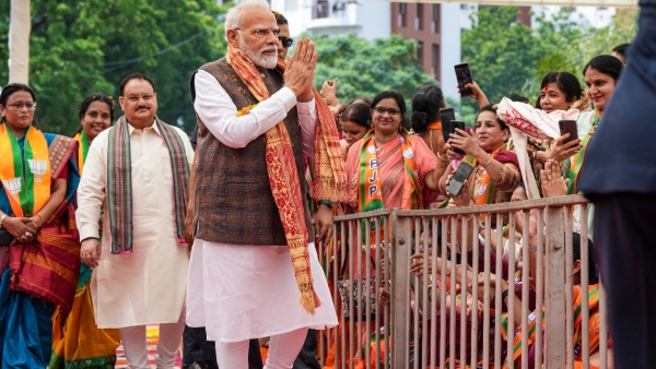 Modi Highlights Imperative of Strong Majority Government at BJP Headquarters