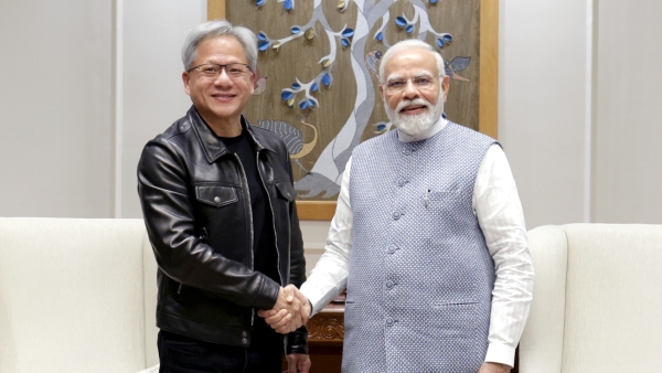 A man who was a hotel waiter is the owner of a company worth 93 lakh crore! Here is his story