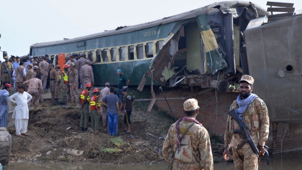 Another horrible Train accident in Pakistan creates fear in passengers