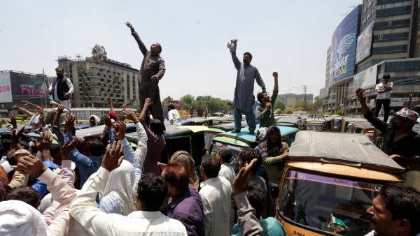 Check Out the present petrol price in Pakistan Check Out the present petrol price in Pakistan