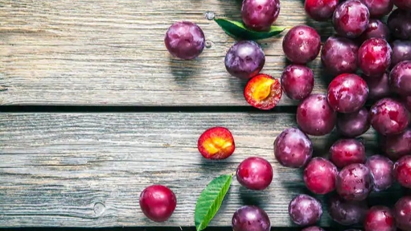 8 Unknown Health Benefits of Eating Plum Fruit in Kannada