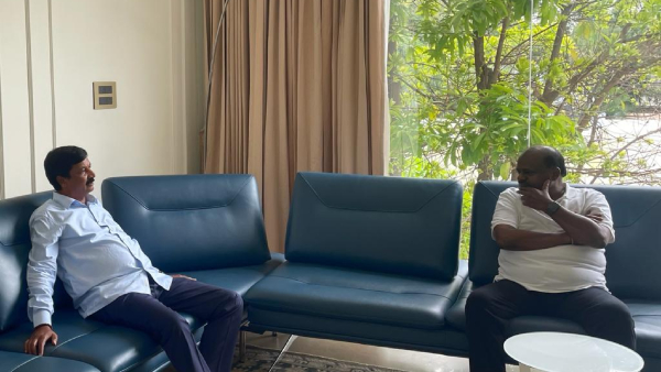 Ramesh Jarkiholi Meets Former CM HD Kumaraswamy In Bengaluru